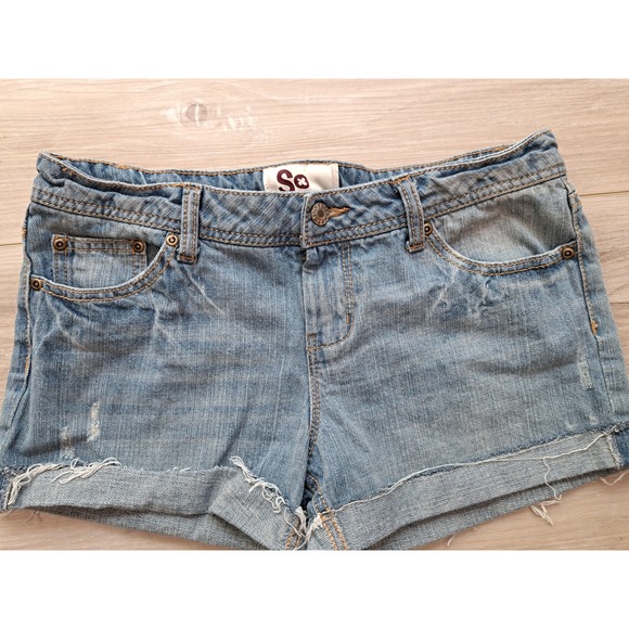 SO Pants - SO Y2K Womens Light Wash Distressed Denim Cut Off Shorts Blue Frayed Hem Size 11